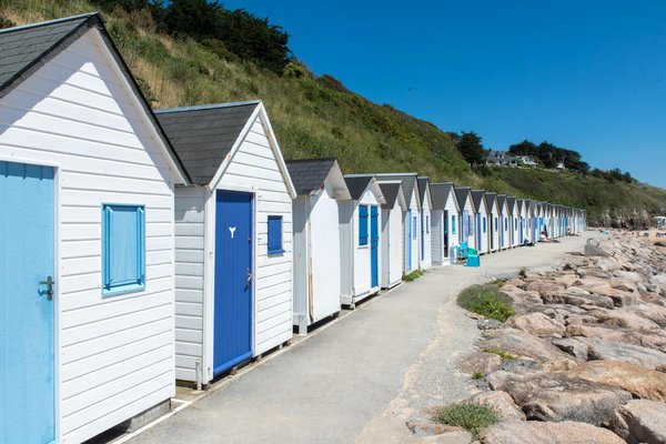 Quels sont les meilleurs itinéraires pour une randonnée dans les montagnes de l'Himalaya indien : équipements et conseils ?